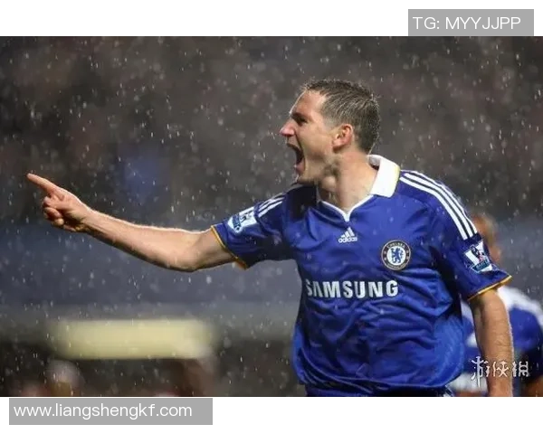 《足坛传奇瞬间：回顾全球足球明星的辉煌历程与不朽足迹》